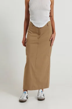 Skirts><noscript><img width=