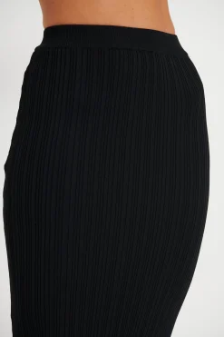 Skirts><noscript><img width=