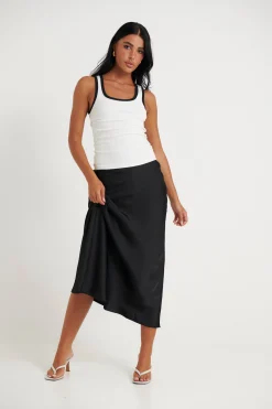 Skirts><noscript><img width=