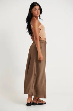 Skirts><noscript><img width=