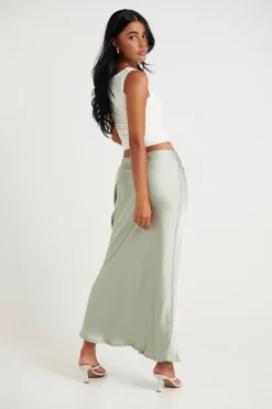 Skirts><noscript><img width=