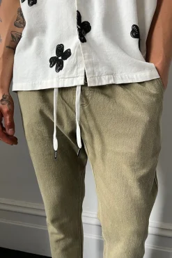 Pants><noscript><img width=