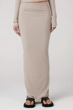 Skirts><noscript><img width=