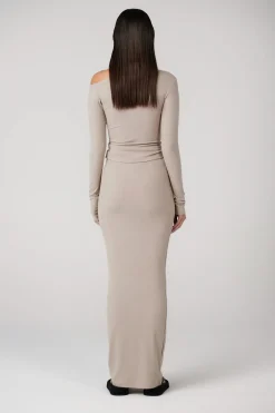 Skirts><noscript><img width=