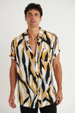 Shirts><noscript><img width=