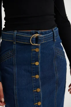 Skirts><noscript><img width=