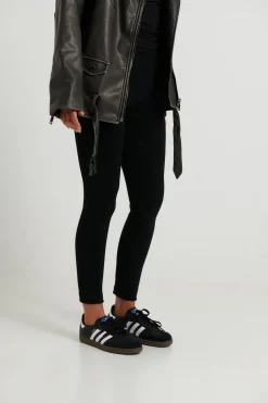 Pants><noscript><img width=