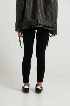 Pants><noscript><img width=