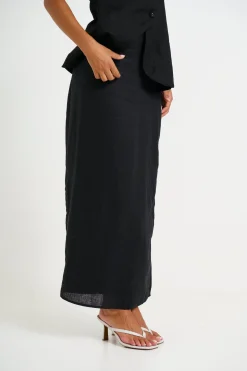 Skirts><noscript><img width=