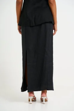 Skirts><noscript><img width=