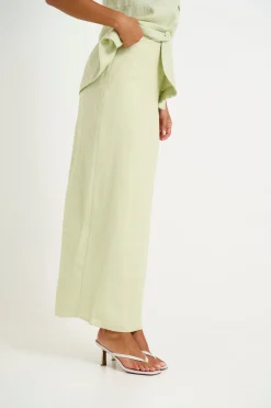Skirts><noscript><img width=